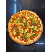 Especiais: SUPREMA - Pizza (Ingredientes: Azeitonas, Coentro, Molho de tomate artesanal, Mussarela, Orégano, Parmesão, Pepperoni, Queijo Coalho, Tomate Cereja)