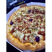 Tradicionais: SICILIANA - Pizza (Ingredientes: Azeitonas, Bacon, Champignon, Molho de tomate artesanal, Mussarela, Orégano)