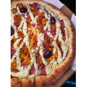 Especiais: À MODA 1 - Pizza (Ingredientes: Azeitonas, Bacon, Calabresa, Catupiry Original, Frango, Molho de tomate artesanal, Orégano)