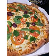 Promocionais: MARGUERITA - Pizza (Ingredientes: Azeitonas, Manjericão, Molho de tomate artesanal, Mussarela, Orégano, Tomate)