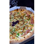 Promocionais: PORTUGUESA - Pizza (Ingredientes: Azeitonas, Cebola, Ervilha, Molho de tomate artesanal, Mussarela, Orégano, Ovo cozido, Presunto)
