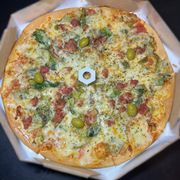 Tradicionais: Escarola 2 - Pizza Grande (Ingredientes:  Bacon,  Mussarela, Escarola)
