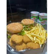 COMBO FAMÍLIA: COMBO POP - SANDUICHES SIMPLES (Ingredientes: 2 GUARAVITAS, 2 X-TUDO, 6 NUGGETS, BATATA P)