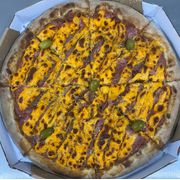 Especiais: Calacheddar - Pizza Grande (Ingredientes: Calabresa, Cheddar, Orégano, Azeitona)