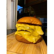 LANCHE: X-BURGUER DUPLO - Lanche (Ingredientes: DUPLO HAMBURGUER, Molho Especial da Casa, PÃO BRIOCHE, QUEIJO PRATO DUPLO)