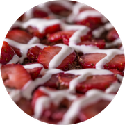 Doces: Chocolate preto com avelã e morangos - Pizza G (Ingredientes: Chocolate Preto, Creme de Avelã, Leite em pó Ninho, Morango)