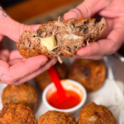 Porções Quentes: Bolinho de Costela c/ Queijo - Porção (Ingredientes: Porção)