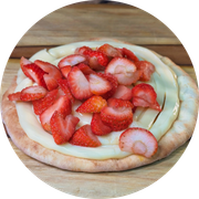 Esfihas Doces: Creme de ninho com morango - Esfiha Doce (Ingredientes: Creme de ninho, Morango)