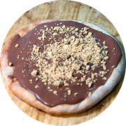 Esfihas Doces: Paçoca com Chocolate ao Leite - Esfiha Doce (Ingredientes: Chocolate ao Leite, Paçoca)