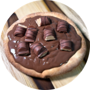 Esfihas Doces: Kinder Bueno com Chocolate ao Leite - Esfiha Doce (Ingredientes: Kinder Bueno, Chocolate ao Leite)
