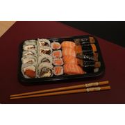 Combos Dõhõ: Dõhõ 03 - 20 peças +10 hots - Combo (Ingredientes: 04 Hossomaki salmão, 04 Niguiri salmão, 04 niguiri skin, 4 uramaki philadelphia, 4 uramaki skin)