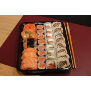 Combos Dõhõ: Dõhõ 9 - 36 peças + 10 hots - Combo (Ingredientes: 02 Gunkan Philadelphia, 02 niguiri salmão, 02 Niguiri Salmão Crisps, 04 Sashimi, 08 Hossomaki salmão, 08 Uramaki philadelphia, 08 Uramaki skin, 2 Niguiri skin)