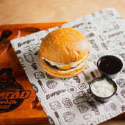Hambúrguer na Brasa: Estação Burger - Hambúrguer (Ingredientes:  Queijo cheddar, Hambúrguer angus 160g na brasa, Maionese da casa, Pão brioche selado no fogo)
