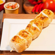 Espetinhos na Brasa: Pão de Alho Santa Massa - Espetinhos na Brasa (Ingredientes: Espeto)