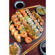 Combos Especiais: Yõsei Gold 40 Peças + 10 Hots - Combo (Ingredientes: 04 Gunkan Gorgonzola, 04 Gunkan Philadelphia, 04 Niguiri salmão, 04 Niguiri salmão selado, 08 Hossomaki salmão, 08 sashimi, 10 Hot rols, 4 Dragon Philadelphia, 4 uramaki philadelphia)