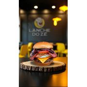 Hambúrguer Artesanal: CHICKEN TUDO - Lanche (Ingredientes: 1 carne artesanal 150G, 1 fatia presunto, 1 fatia queijo cheddar, 2 tiras de bacon, barbecue, cebola roxa, frango desfiado, molho especial, ovo, Pao Brioche, tomate)