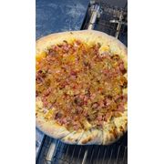 Gourmet: Bacon com geleia de Abacaxi com pimenta - Pizza Gigante (Ingredientes: Molho, Mussarela, Bacon, geleia de abacaxi com pimenta, Orégano)