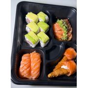 BENTO: BENTO 3 - 6 URAMAKI SALMÃO COM ABACATE,2 NIGUIRI TRUFADO COM FLOR DE SAL, 2 CAMARÃO COM SALMÃO , CREEAN CHEESE E GELEIA DE PIMENTA , 6 UNI. CARPACCIO