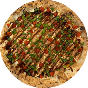 Tradicionais: Orientale - Pizza Individual (Ingredientes: Atum, cebolinha, Cream Cheese, Molho da Casa Com Tomates Pelados, molho tarê, pimenta biquinho)