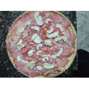 Salgadas: Rústica - Pizza Pequena (25cm - 6 Fatias) (Ingredientes: Bacon, Calabresa, Cebola, Champignon, Muçarela, Orégano)