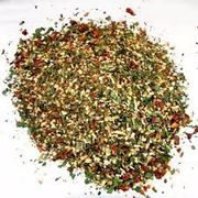 Temperos e Especiarias: Chimichurri Premium s/ pimenta 50g - sendo ideal para quem busca sabor suave em carnes, legumes, molhos, saladas e outros pratos.