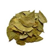 Temperos e Especiarias: Louro folhas selecionadas 50g - folha aromática da espécie Laurus nobilis, usada na culinária e em chás para dar sabor e aroma, e também por propriedades medicinais como auxiliar a digestão e ter efeitos antioxidantes.