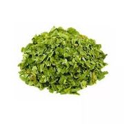 Temperos e Especiarias: Pimentão Verde flocos 50g - É pimentão fresco que passou por um processo de desidratação, onde a umidade é removida, tornando-o seco e concentrando seu sabor.