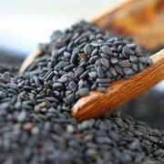 Grãos e Cereais: Gergelim Preto 50g - serve para nutrir o corpo com minerais e vitaminas, fortalecendo ossos e o sistema imunológico, além de proteger contra doenças cardiovasculares ao reduzir o colesterol.