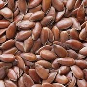 Grãos e Cereais: Linhaça Marrom 100g - serve para melhorar a saúde intestinal e o controle de peso, graças ao seu alto teor de fibras, além de auxiliar na saúde do coração devido ao ômega-3, e na redução dos sintomas da menopausa