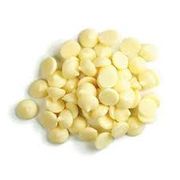 Cacau & Chocolates: Gotas de chocolate branco forneável 50g - O Recheio Forneável de Chocolate Branco Bom Princípio é um produto desenvolvido para manter sua textura e sabor durante o cozimento