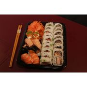 Combos Dõhõ: Dõhõ 13 - 32 peças+ 10 hots - Combo (Ingredientes: 02 Gunkan Philadelphia, 02 niguiri salmão, 05 uramaki philadelphia, 06 Sashimi, 08 Uramaki skin, 2 Niguiri salmão selado, 2 Niguiri skin, 5 Uramaki Philadelphia Crisps)