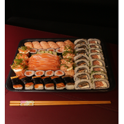 Combos Dõhõ: Dõhõ 11- 50 peças+ 10 hots - Combo (Ingredientes: 04 Gunkan Philadelphia, 06 niguiri skin, 08 Hossomaki salmão, 08 sashimi, 08 Uramaki philadelphia, 08 Uramaki skin, 4 gunkan philadelphia selado, 4 niguiri salmão selado)
