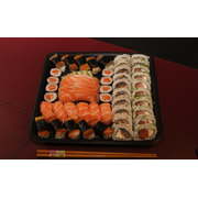 Combos Dõhõ: Dõhõ 12 - 50 peças + 10 Hots - Combo (Ingredientes: 06 niguiri salmao, 08 Hossomaki salmão, 10 Hot rols, 10 Niguiri skin, 10 Uramaki philadelphia, 10 Uramaki skin, 6 Sashimis)