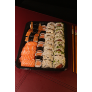 Combos Dõhõ: Dõhõ 17 - 40 peças + 10 Hots - Combo (Ingredientes: 05 Niguiri salmão, 05 Niguiri skin, 10 Hossomaki salmão, 10 Uramaki philadelphia, 10 Uramaki skin)