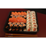 Combos Dõhõ: Dõhõ 15 - 50 peças + 10 hots - Combo (Ingredientes: 05 Niguiri salmão, 05 Niguiri skin, 08 sashimi, 16 Hossomaki salmão, 16 Uramaki philadelphia)