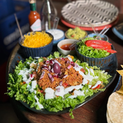 Salada MexicanaComida Mexicana - (Ingredientes: Alface Picada, Nossos Delecioso Guacamole, Pico de Gallo, Sour Cream, Tomate e Cebola Roxa Marinados, Tortilhas Crispy) Comida Mexicana: Salada Mexicana - Comida Mexicana (Ingredientes: Alface Picada, Nossos Delecioso Guacamole, Pico de Gallo, Sour Cream, Tomate e Cebola Roxa Marinados, Tortilhas Crispy)