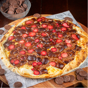 Doces: Chocolate com Morango - Brotão - 25 cm (Ingredientes: Chocolate, Creme de Leite, Morango, Mussarela)