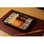 Combos Yõsei: Yõsei 20- 32 peças + 10 hots - Combo (Ingredientes: 04 Hossomaki salmão, 04 Niguiri salmão, 04 niguiri skin, 4 Hossomaki kani, 4 Hossomaki pepino, 4 Niguiri kani, 4 Uramaki peixe branco, 4 uramaki skin)