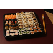 Combos Yõsei: Yõsei 22- 54 peças + 10 hots - Combo (Ingredientes: 04 Niguiri salmão, 04 niguiri skin, 4 Niguiri kani, 6 Hossomaki kani, 6 hossomaki pepino, 6 hossomaki salmao, 6 Uramaki kani empanado, 6 Uramaki peixe branco, 6 uramaki philadelphia, 6 uramaki skin)