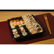 Combos Yõsei: Yõsei 26- 40 peças + 10 hots - Combo (Ingredientes: 04 Hossomaki Philadelphia, 04 Hossomaki salmão, 04 niguiri skin, 08 Uramaki saladi, 08 Uramaki skin, 4 Hossomaki kani, 4 Hossomaki pepino, 4 niguiri salmão selado)