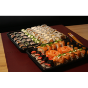 Combos Yõsei: Yõsei 28- 110 peças + 10 hots - Combo (Ingredientes: 05 Niguiri skin, 10 Dragon saladi, 10 Hossomaki kani, 10 Hossomaki pepino, 10 Hossomaki salmão, 10 Hossomaki Salmão Phila, 10 Sashimi, 10 Uramaki kani empanado, 10 Uramaki peixe branco, 10 Uramaki philadelphia, 10 Uramaki skin, 5 Niguiri Kani)