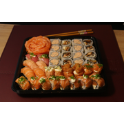 Combos Yõsei: Yõsei 29 - 46 Peças + 10 hots - Combo (Ingredientes: 02 Gunkan Philadelphia, 08 Uramaki saladi, 08 Uramaki skin, 10 hot phila, 10 Sashimi, 2 Gunkan EB, 2 Gunkan Gorgonzola, 2 Niguiri Atum, 2 Niguiri salmão, 2 Niguiri salmão selado, 8 Dragon philadelphia)