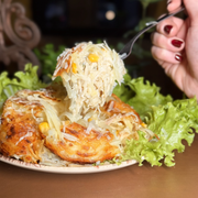 Batata Suíça: Frango Com Catupiry - Batata Suíça (Ingredientes: Catupiry Original, Frango, Mussarela, Parmesão)