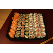 Combos Yõsei: Yõsei 30- 64 Peças + 10 Hots - Combo (Ingredientes: 05 Niguiri salmão, 08 Hossomaki salmão, 08 hossomaki salmao philadelphia, 08 sashimi, 09 Uramaki skin, 10 Hossomaki pepino, 10 hot phila, 16 Uramaki philadelphia)