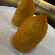 Salgados Grandes: Coxinha de Frango Tradicional (Grande) - Salgado Grande