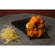 A la carte: Temaki Salmão Camarão - NÃO RETIRAMOS RECHEIO. - A la carte (Ingredientes: Alga, Arroz, camarão empanado, Cream Cheese, Gergelim, Salmão)