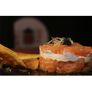 A la carte: Tartar de Salmão - A la carte (Ingredientes: azeite trufado, Cream Cheese, Salmão)