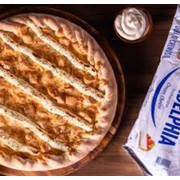 Especiais: Frango Philadelphia - Pizza Grande (Ingredientes: Bacon, Coberta Com Cream Cheese, Frango Desfiado, Mussarela)
