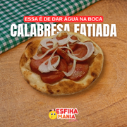Esfihas salgadas: Calabresa fatiada - Esfihas salgadas (Ingredientes: Calabresa fatiada, cebola rodela)