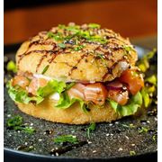 item: Sushi Burguer - salmão, alface cebola roxa cream cheese, maionese temperada, gergelim